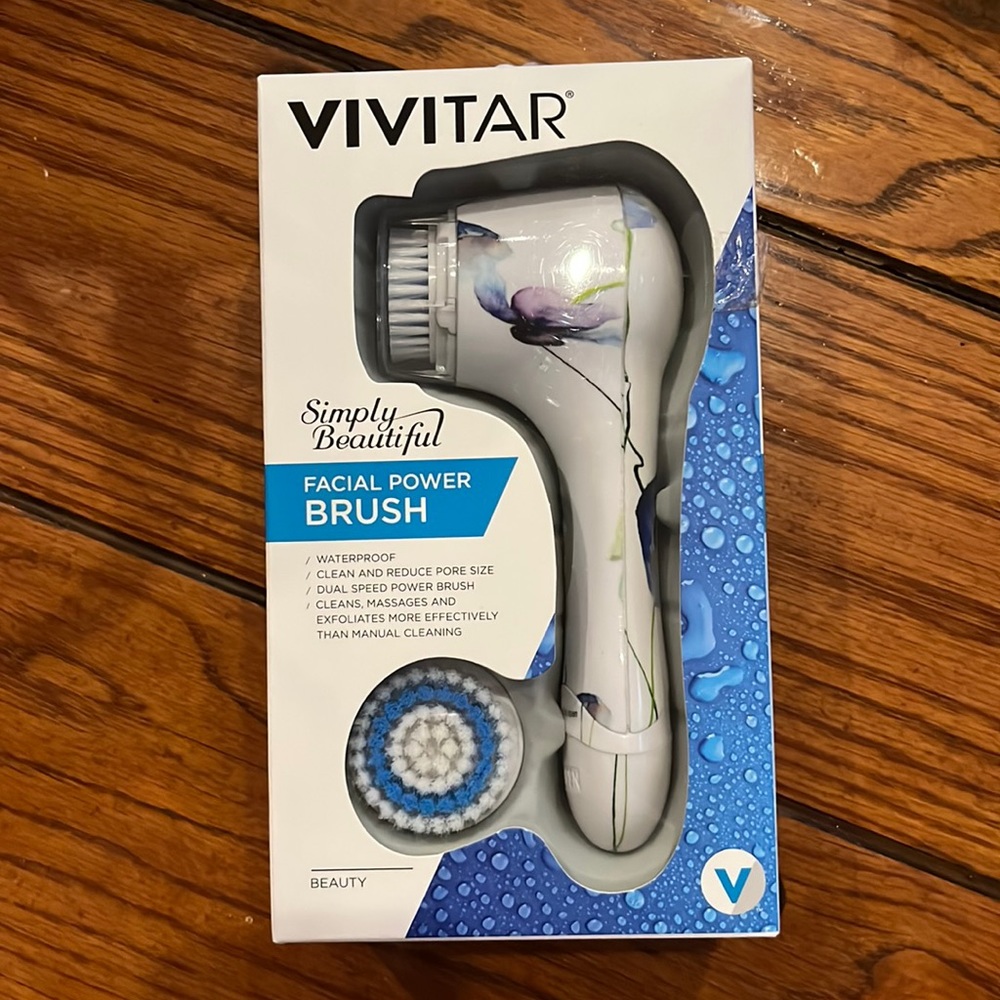 BRAND NEW FACIAL BRUSH !! ** NON REFUNDABLE **